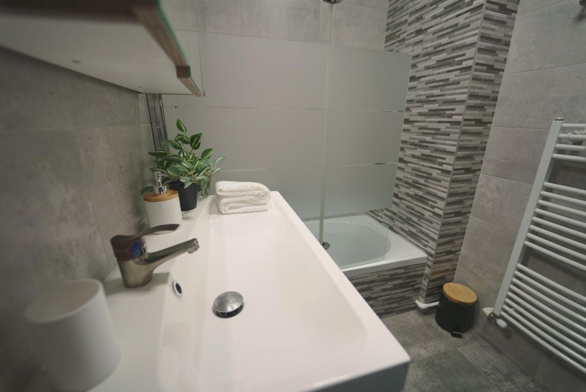 Luxury Apartament Ultracentral Of Suceava Esplanada Luaran gambar